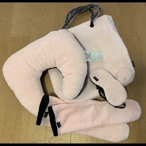 ❌SOLD❌ Mary Kay Baby Pink Travel Set